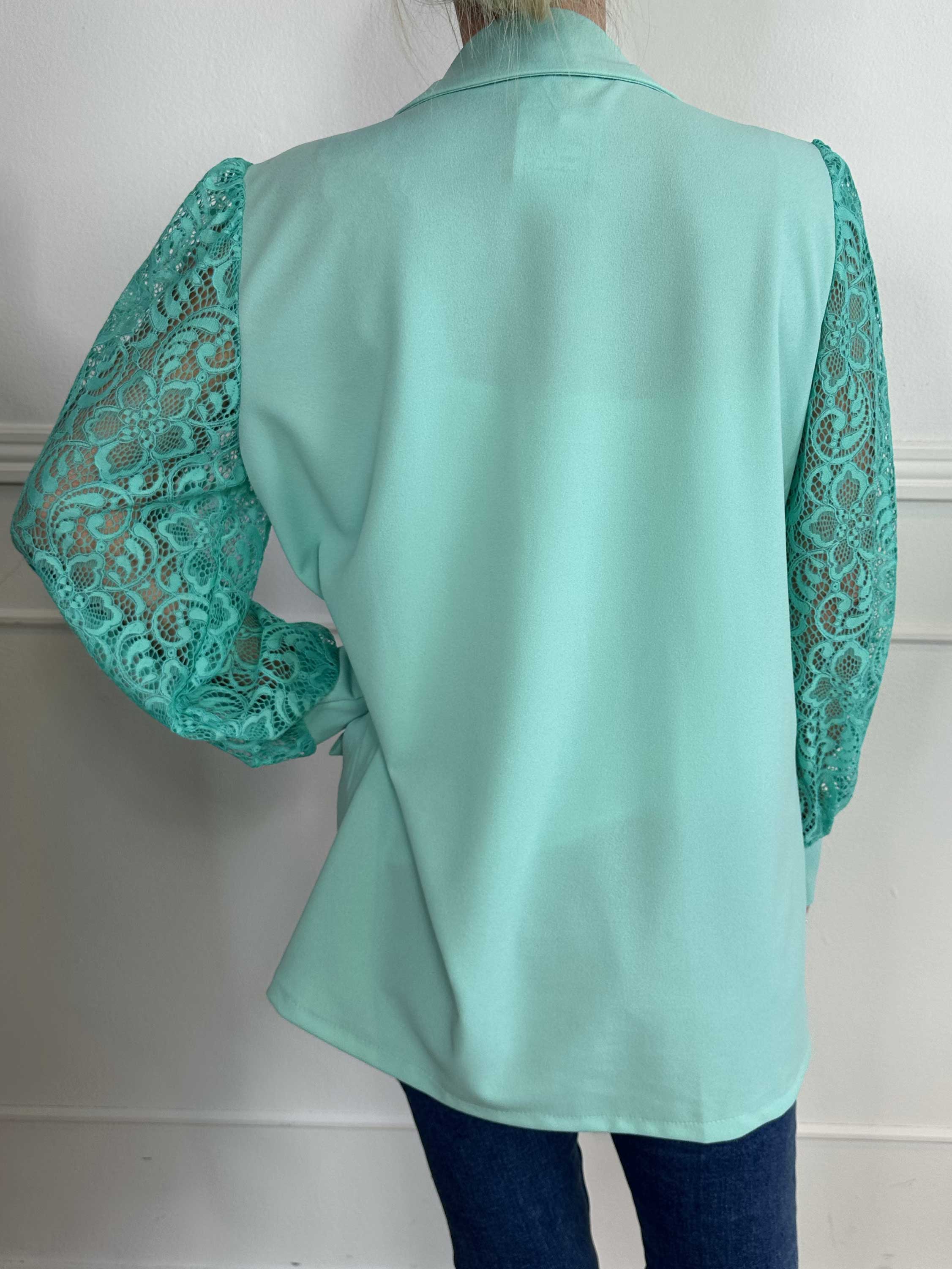 Kata Lace - Oversized blazer med blondeærmer